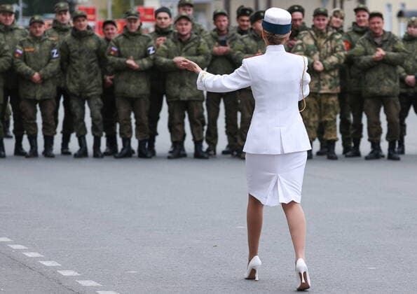 News Themen der Woche KW40 News Bilder des Tages Russland, Eingezogene Reservisten in Jekaterinburg YEKATERINBURG, RUSSIA - OCTOBER 5, 2022: Mobilized reservists of the Russian Army attend a concert in military town No 32. Russian President Putin announced partial military mobilization in Russia on September 21. Donat Sorokin TASS  TS1452C0