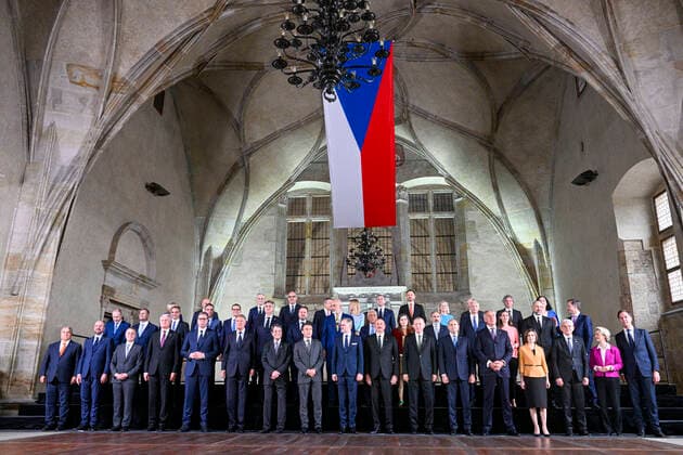 Bilder des Jahres 2022, News 10 Oktober News Themen der Woche KW40 News Bilder des Tages Gipfel der Europäischen Politischen Gemeinschaft in Prag A group photo of the first meeting of European Political Community (EPC), new political grouping, in Prague Castle s Vladislav Hall, Prague, Czech Republic, on October 6, 2022. (CTKxPhoto VitxSimanek) CTKPhotoP2022100606722  VIS 002