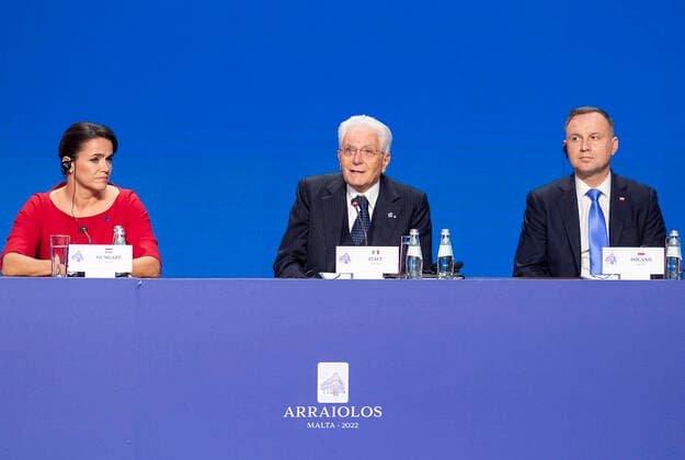News Themen der Woche KW40 News Bilder des Tages Malta, Treffen der Arraiolos-Gruppe in Valletta October 6, 2022, VALLETTA: This handout picture provided by the Quirinal Press Office shows Italian President Sergio Mattarella during the Arraiolos Group meeting in Valletta, Malta, 06 October 2022. ANSA QUIRINAL PRESS OFFICE PAOLO GIANDOTTI (NPK) VALLETTA - ZUMAa110 20221006_zaf_a110_019 Copyright: xAnsa xQuirinalxPressxOffice xPaox