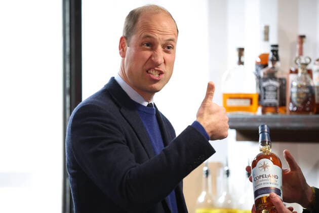 Entertainment Themen der Woche KW40 Entertainment Bilder des Tages Prinz William und Prinzessin Kate besuchen Nordirland . 06 10 2022. Belfast, United Kingdom. Prince William and Kate Middleton , The Prince and Princess of Wales, make cocktails during a visit to a market in Belfast, Northern Ireland.  xi-Imagesx xPoolx IIM-23815-0070