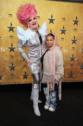 Bilder des Jahres 2022, Entertainment 10 Oktober Entertainment Themen der Woche KW40 Olivia Jones und Zoe Wees bei der Premiere des Musicals Hamilton im Operettenhaus. Hamburg, 06.10.2022 *** Olivia Jones and Zoe Wees at the premiere of the musical Hamilton at the Operettenhaus Hamburg, 06 10 2022 Foto:xgbrcix xFuturexImage