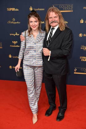 Leslie Mandoki mit Tochter Lara Mandoki bei der GOLDENE HENNE 2022 in der Media City in Leipzig am 07.01.2022 - Roter Teppich