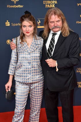 Leslie Mandoki mit Tochter Lara Mandoki bei der GOLDENE HENNE 2022 in der Media City in Leipzig am 07.01.2022 - Roter Teppich