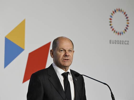 News Bilder des Tages German Chancellor Olaf Scholz speaks during the press conference at the end of the EU informal summit in the Prague Castle, Czech Republic, October 7, 2022. (CTKxPhoto MichalxKrumphanzl) CTKPhotoP2022100707383  kru