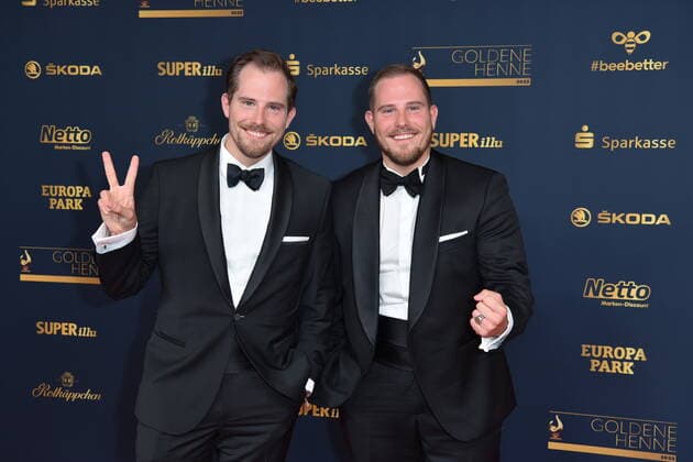 Dennis Wolter, Benjamin Wolter (World Wide Wohnzimmer) bei der GOLDENE HENNE 2022 in der Media City in Leipzig am 07.10.2022 - Roter Teppich