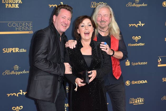 Ute Freudenberg, Claudius Dreilich, Bernd Römer (Karat) bei der GOLDENE HENNE 2022 in der Media City in Leipzig am 07.10.2022 - Roter Teppich