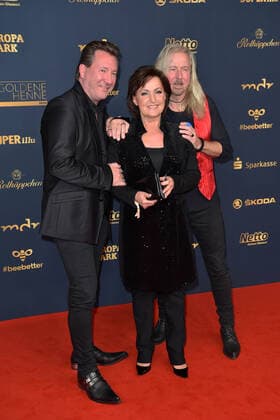 Ute Freudenberg, Claudius Dreilich, Bernd Römer (Karat) bei der GOLDENE HENNE 2022 in der Media City in Leipzig am 07.10.2022 - Roter Teppich