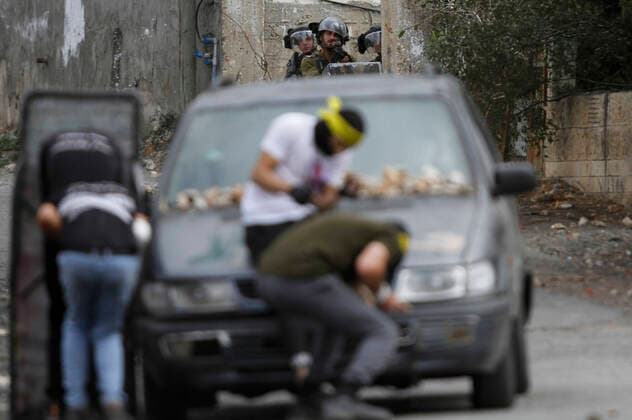 Bilder des Jahres 2022, News 10 Oktober News Themen der Woche KW40 News Bilder des Tages October 7, 2022, Nablus, West Bank, Palestine: Israeli soldiers seen shooting at the Palestinian protesters, during the demonstration against Israeli settlements in the village of Kafr Qaddoum near the West Bank city of Nablus. Nablus Palestine - ZUMAs197 20221007_zaa_s197_125 Copyright: xNasserxIshtayehx