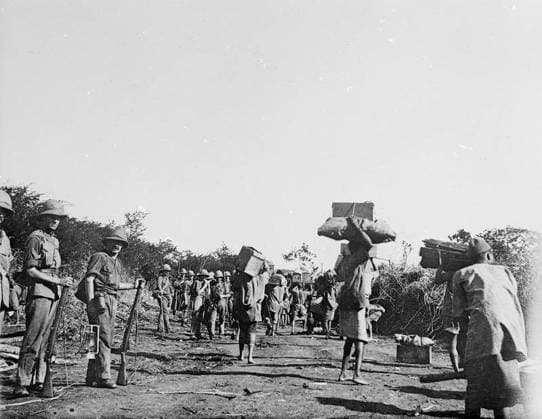 Ministry of Information First World War Official Collection German East African Campaign. No. 10 Workshop Unit moving forward on Line of Communication in Portuguese Nyasaland - about to trek a small part of their journey through a swamp, transport other than porters being impossible. Copyright: xpiemagsx minofinfopieww04102022-290 !ACHTUNG AUFNAHMEDATUM GESCHÄTZT!
