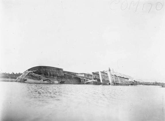 Ministry of Information First World War Official Collection German East African Campaign. The TABORA sunk by us in Dar-es-Salaam Harbour. Copyright: xpiemagsx minofinfopieww04102022-298 !ACHTUNG AUFNAHMEDATUM GESCHÄTZT!