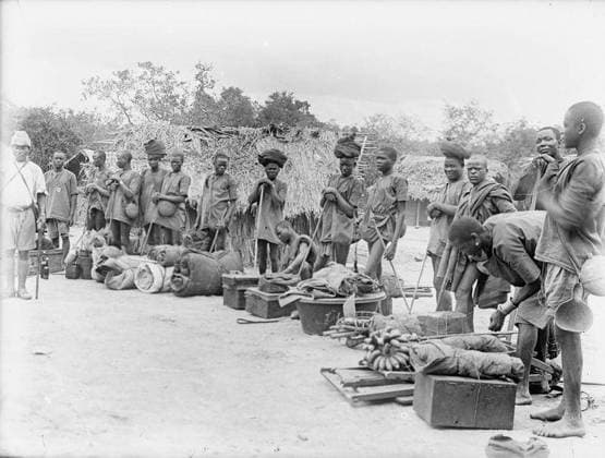 Ministry of Information First World War Official Collection German East African Campaign. Cutting road suggested by Lieut. Powell, between the foot of Summit and Duthumi, July 1917. 2nd Road Corps. Copyright: xpiemagsx minofinfopieww04102022-334 !ACHTUNG AUFNAHMEDATUM GESCHÄTZT!
