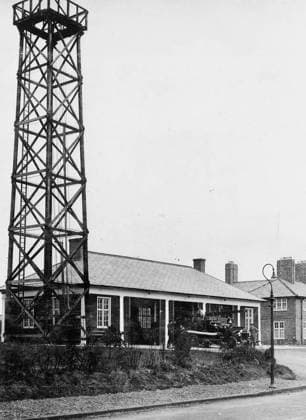 Ministry of Information First World War Official Collection The engine and station, munition township, Gretna. Copyright: xpiemagsx minofinfopieww04102022-1091 !ACHTUNG AUFNAHMEDATUM GESCHÄTZT!