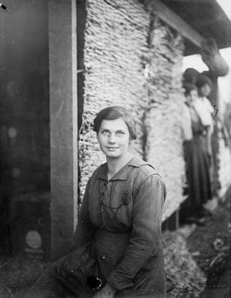 Ministry of Information First World War Official Collection Types of girl workers, working for the British Army in Italy. Copyright: xpiemagsx minofinfopieww04102022-570 !ACHTUNG AUFNAHMEDATUM GESCHÄTZT!