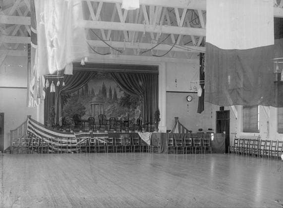 Ministry of Information First World War Official Collection Interior of Pulic Hall. Gretna munition townships. Copyright: xpiemagsx minofinfopieww04102022-1107 !ACHTUNG AUFNAHMEDATUM GESCHÄTZT!