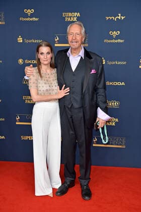 Reiner Schoene mit Ehefrau Anja Schoene bei der GOLDENE HENNE 2022 in der Media City in Leipzig am 07.01.2022 - Roter Teppich