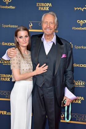 Reiner Schoene mit Ehefrau Anja Schoene bei der GOLDENE HENNE 2022 in der Media City in Leipzig am 07.01.2022 - Roter Teppich