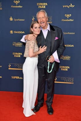 Reiner Schoene mit Ehefrau Anja Schoene bei der GOLDENE HENNE 2022 in der Media City in Leipzig am 07.01.2022 - Roter Teppich