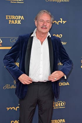 Leander Haussmann bei der GOLDENE HENNE 2022 in der Media City in Leipzig am 07.01.2022 - Roter Teppich
