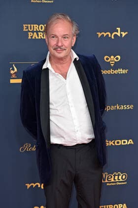 Leander Haussmann bei der GOLDENE HENNE 2022 in der Media City in Leipzig am 07.01.2022 - Roter Teppich