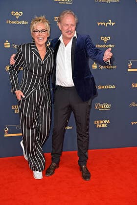 Inka Bause, Leander Haussmann bei der GOLDENE HENNE 2022 in der Media City in Leipzig am 07.01.2022 - Roter Teppich
