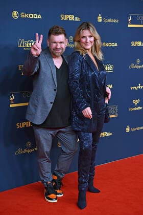 Peter Plate, Kim Fisher bei der GOLDENE HENNE 2022 in der Media City in Leipzig am 07.01.2022 - Roter Teppich