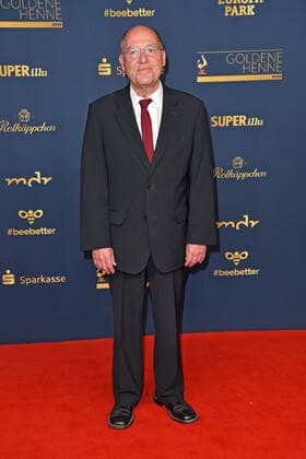 Gregor Gysi bei der GOLDENE HENNE 2022 in der Media City in Leipzig am 07.01.2022 - Roter Teppich