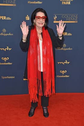Nana Mouskouri bei der GOLDENE HENNE 2022 in der Media City in Leipzig am 07.01.2022 - Roter Teppich