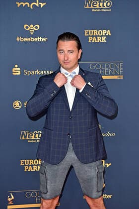 Andreas Gabalier bei der GOLDENE HENNE 2022 in der Media City in Leipzig am 07.01.2022 - Roter Teppich
