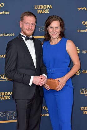 Michael Kretschmer mit Ehefrau Annett Hofmann bei der GOLDENE HENNE 2022 in der Media City in Leipzig am 07.01.2022 - Roter Teppich