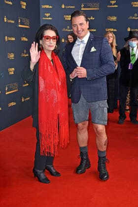 Nana Mouskouri, Andreas Gabalier bei der GOLDENE HENNE 2022 in der Media City in Leipzig am 07.01.2022 - Roter Teppich