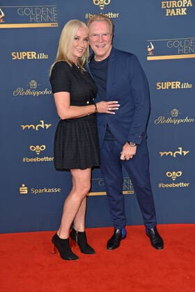 Wolfgang Lippert mit Ehefrau Gesine Lippert bei der GOLDENE HENNE 2022 in der Media City in Leipzig am 07.01.2022 - Roter Teppich