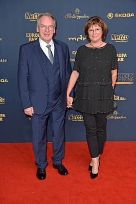 Reiner Haseloff mit Ehefrau Gabriele Haseloff bei der GOLDENE HENNE 2022 in der Media City in Leipzig am 07.01.2022 - Roter Teppich