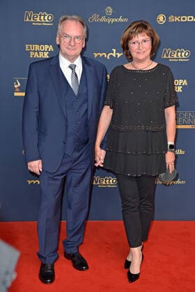 Reiner Haseloff mit Ehefrau Gabriele Haseloff bei der GOLDENE HENNE 2022 in der Media City in Leipzig am 07.01.2022 - Roter Teppich