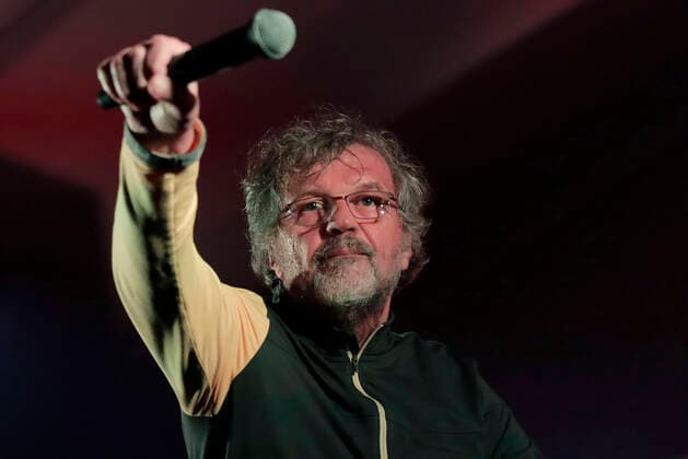 Emir Kusturica And The No Smoking Orchestra Performs In Mexico Emir Kusturica and the No Smoking Orchestra, an alternative rock band from Serbia, will perform during the XXII International Book Fair in Mexico City s Zocalo. Mexico City Mexico City Mexico  Copyright: xGerardoxVieyrax originalFilename: vieyra-notitle221008_np9ft.jpg