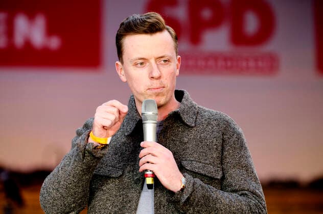 Adis Ahmetovic bei der Abschlußveranstaltung der SPD im Landtagswahlkampf 2022 auf dem Marktplatz an der Marktkirche. Hannover, 08.10.2022