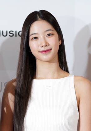 2022 THE FACT MUSIC AWARDS red carpet SEOUL, SOUTH KOREA, OCT 08: Japanese singer Nakamura Kazuha ( LE SSERAFIM - Kazuha ) during 2022 THE FACT MUSIC AWARDS at the KSPO DOME in Seoul, South Korea, on October 08, 2022. Seoul the KSPO DOME South Korea 7620_264594 Copyright: xSeokyongxLee PentaxPressx