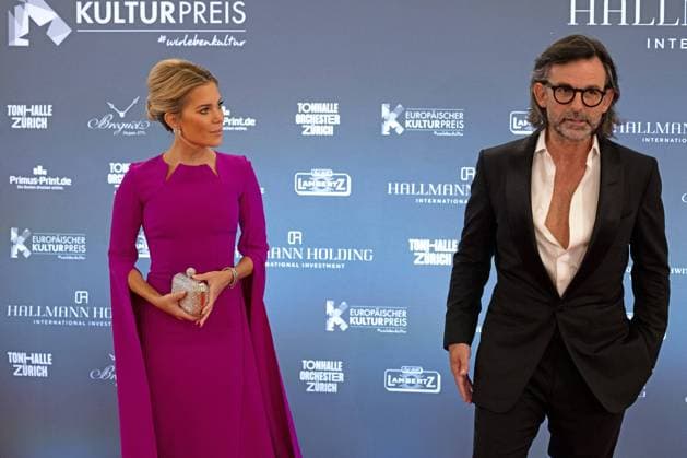 Verleihung Europäischer Kulturpreis 2022 Konzeptkünstler Niclas Castello mit Ehefrau Sylvie Meis auf dem Roten Teppich. Verleihung der Europäischen Kulturpreise am 24.09.2022 in der Tonhalle Zürich. Kanton Zürich, Schweiz. *** European Culture Awards 2022 Conceptual artist Niclas Castello with wife Sylvie Meis on the red carpet European Culture Awards ceremony on 24 09 2022 at the Tonhalle Zurich Canton Zurich, Switzerland