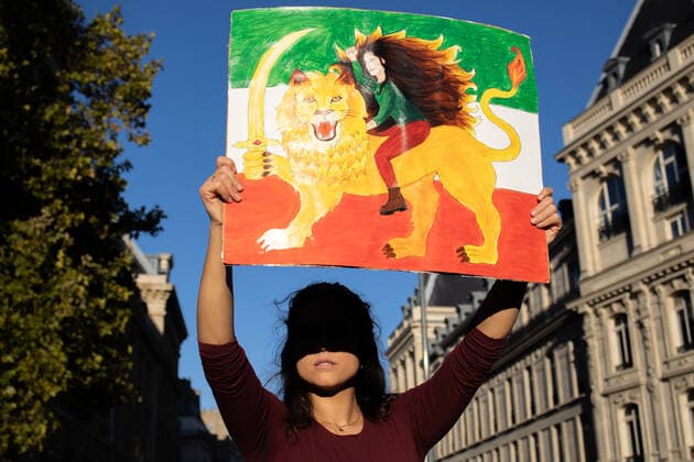 News Themen der Woche KW40 News Bilder des Tages Demonstration To Support The Iranian Women A demonstration to support the Iranian women and protesters in Iran at Republic Square Paris, France, on october 09, 2022. Iranian Mahsa Amini fell into a coma and died after being arrested in Tehran by the morality police for allegedly violating the country s hijab rules. Amini s death has sparked days of violent protests across Iran and demonstrations in other major cities around the world. Paris France  Copyright: xIbrahimxEzzatx originalFilename: ezzat-notitle221009_npFMP.jpg
