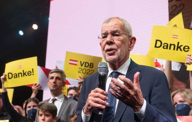 Bilder des Jahres 2022, News 10 Oktober News Themen der Woche KW40 News Bilder des Tages 20221009 BP-Wahlen - Wahlparty Alexander van der Bellen WIEN, OESTERREICH - 9. OKTOBER: Alexander van der Bellen bei der bei Wahlparty im Stage 3 am 9. Oktober 2022 in Wien, Oesterreich. 221009_SEPA_32_041 Copyright: xMartinxJuenx SEPAxMedia