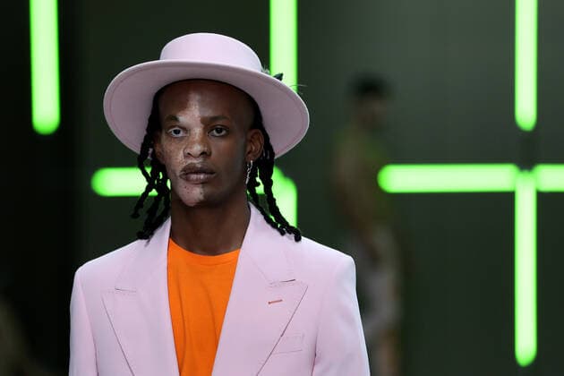Entertainment Themen der Woche KW40 October 9, 2022, Lisbon, Portugal: A model presents a creation from the Portuguese fashion designer Nuno Gama during the 59th edition of Lisbon Fashion Week in Lisbon, Portugal on October 9, 2022. Lisbon Portugal - ZUMAf123 20221009_zap_f123_023 Copyright: xPedroxFiuzax