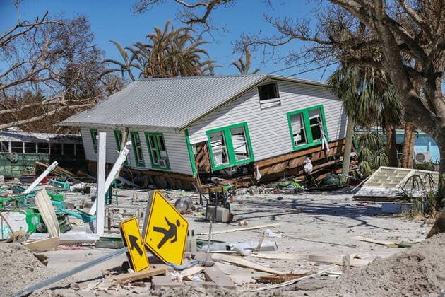 Bilder des Jahres 2022, News 10 Oktober News Themen der Woche KW40 News Bilder des Tages October 10, 2022: A damaged home caused by Hurricane Ian seen along Fort Myers Beach, Florida, on Monday, Oct. 3, 2022. - ZUMAm67_ 20221010_zaf_m67_001 Copyright: xAlxDiazx