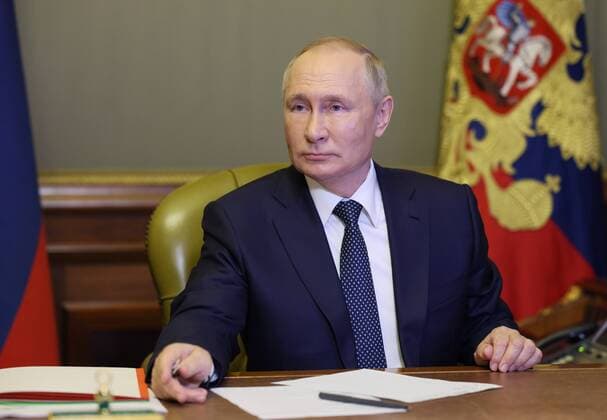 News Themen der Woche KW41 News Bilder des Tages Russland, Wladimir Putin Videokonferenz in St. Petersburg Russia Putin 8292593 10.10.2022 Russian President Vladimir Putin holds a video conference meeting with elected heads of Russian regions, in Saint-Petersburg, Russia. Gavriil Grigorov Sputnik St. Petersburg Russia  Copyright: xGavriilxGrigorovx