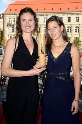 Anna-Luise Oppelt und Mareike Neumann bei der Verleihung des Opus Klassik 2022 im Konzerthaus am Gendarmenmarkt. Berlin, 09.10.2022