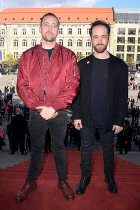 Danger Dan und Igor Levit bei der Verleihung des Opus Klassik 2022 im Konzerthaus am Gendarmenmarkt. Berlin, 09.10.2022