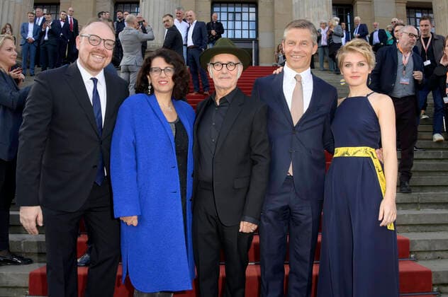 Clemens Trautmann, Kleopatra Sofroniou, Ludovico Einaudi, Frank Briegmann und Magdalena Hoffmann bei der Verleihung des Opus Klassik 2022 im Konzerthaus am Gendarmenmarkt. Berlin, 09.10.2022