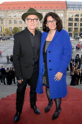 Ludovico Einaudi und Kleopatra Sofroniou bei der Verleihung des Opus Klassik 2022 im Konzerthaus am Gendarmenmarkt. Berlin, 09.10.2022