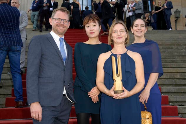 Gast, Suyeon Kang, Bettina Lange und Jennifer Anschel bei der Verleihung des Opus Klassik 2022 im Konzerthaus am Gendarmenmarkt. Berlin, 09.10.2022