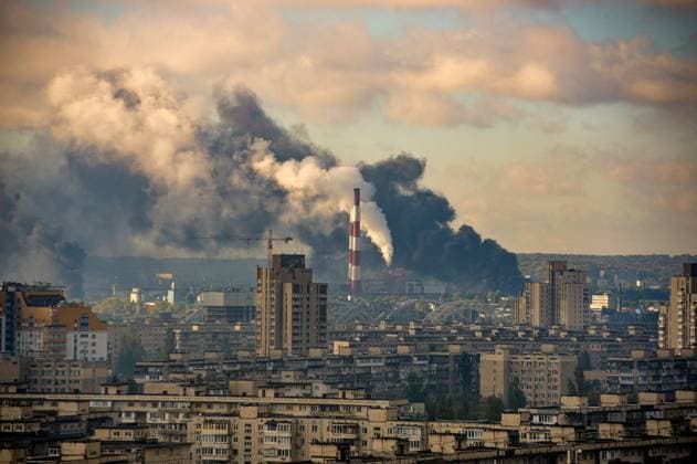 Ukraine-Krieg, Jahrestag der Invasion, Chronologie der Ereignisse, Archivbilder Bilder des Jahres 2022, News 10 Oktober News Themen der Woche KW41 News Bilder des Tages Ukraine-Konflikt, Raketenangriff auf Kiew KYIV, UKRAINE - OCTOBER 10, 2022 - Black smoke rises over the Ukrainian capital as a result of russian missile attacks, Kyiv, capital of Ukraine.  Copyright: xYevhenxKotenkox