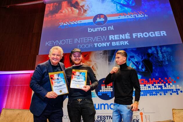 2022-10-10 14:25:13 UTRECHT - Singer Rene Froger and Donnie receive the Buma NL Award in the category Most Successful Single from Mart Hoogkamer in TivoliVredenburg. ANP LEVIN DEN BOER netherlands out - belgium out