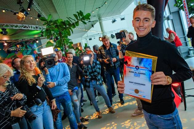 2022-10-10 15:16:02 UTRECHT - Singer Mart Hoogkamer receives the Buma NL Award in the category Best Live Act in TivoliVredenburg. ANP LEVIN DEN BOER netherlands out - belgium out